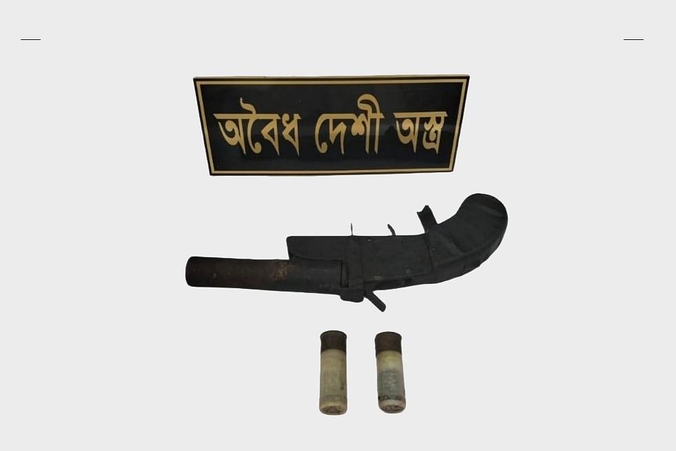 উদ্ধার হওয়া একনলা বন্দুক ও কার্তুজ