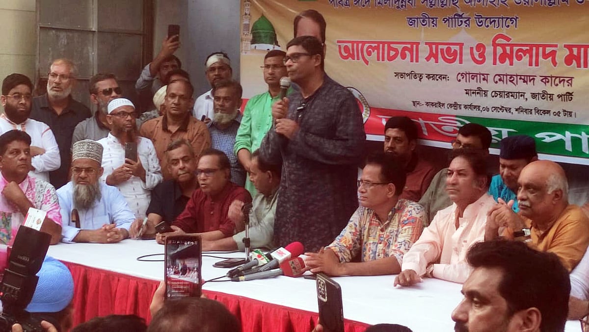 আলোচনা সভায় জাতীয় পার্টির (জাপা) মহাসচিব শামীম হায়দার পাটোয়ারী। আজ শনিবার রাজধানীর কাকরাইলে জাতীয় পার্টির (জাপা) কার্যালয়ের সামনে