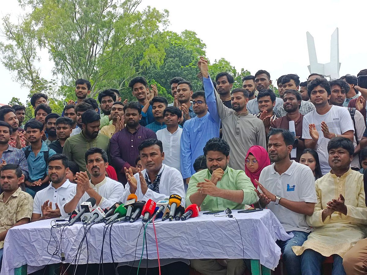 বিশ্ববিদ্যালয়ের কেন্দ্রীয় শহীদ মিনারে সংবাদ সম্মেলন করে প্যানেল ঘোষণা করেন কেন্দ্রীয় ছাত্রদলের সাংগঠনিক সম্পাদক আমানুল্লাহ আমান। আজ রোববার