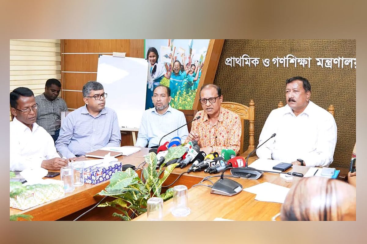 সচিবালয়ে আন্তর্জাতিক সাক্ষরতা দিবস উপলক্ষে আয়োজিত সংবাদ সম্মেলনে বক্তব্য দেন প্রাথমিক ও গণশিক্ষা মন্ত্রণালয়ের উপদেষ্টা অধ্যাপক বিধান রঞ্জন রায় পোদ্দার