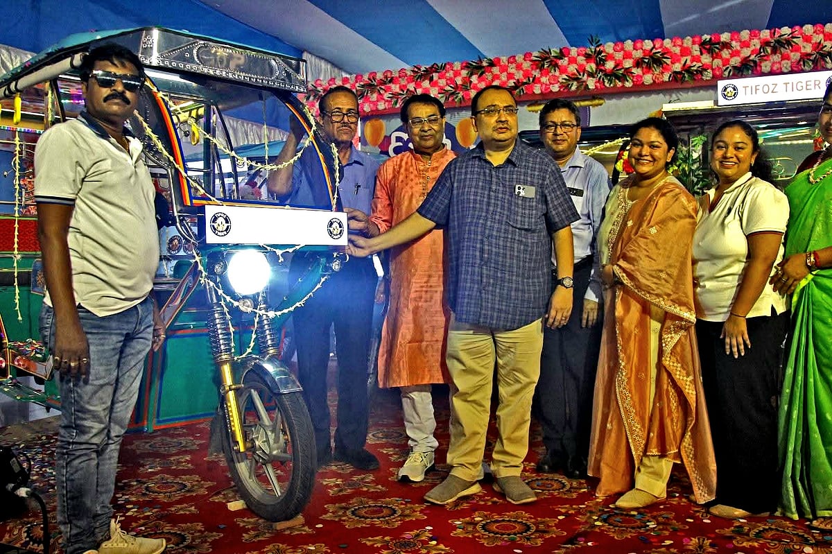 পশ্চিমবঙ্গের হুগলিতে বৈদ্যুতিক গাড়ি কারখানা গড়তে চলেছে ‘সাইনোসোর’ নামের একটি সংস্থা। গতকাল শনিবার এর উদ্বোধন হয়