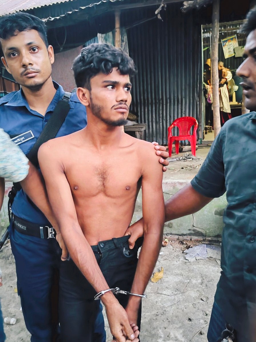 সিরাজগঞ্জ থেকে আসামি রাব্বি মিয়াকে গ্রেপ্তার করেছে পুলিশ