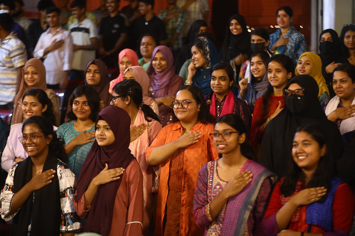 সুনামগঞ্জে জিপিএ-৫ সংবর্ধনা অনুষ্ঠানে মাদক, মিথ্যা ও মুখস্থকে ‘না’ বলে শিক্ষার্থীরা। আজ রোববার জেলা শিল্পকলা একাডেমির হাসন রাজা মিলনায়তনে