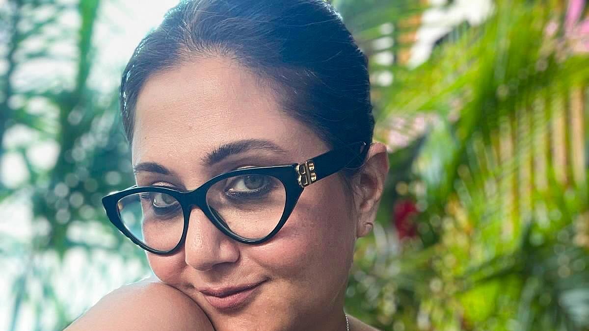 Yapon ayollarining hayajonlangan nam qin fotosurati