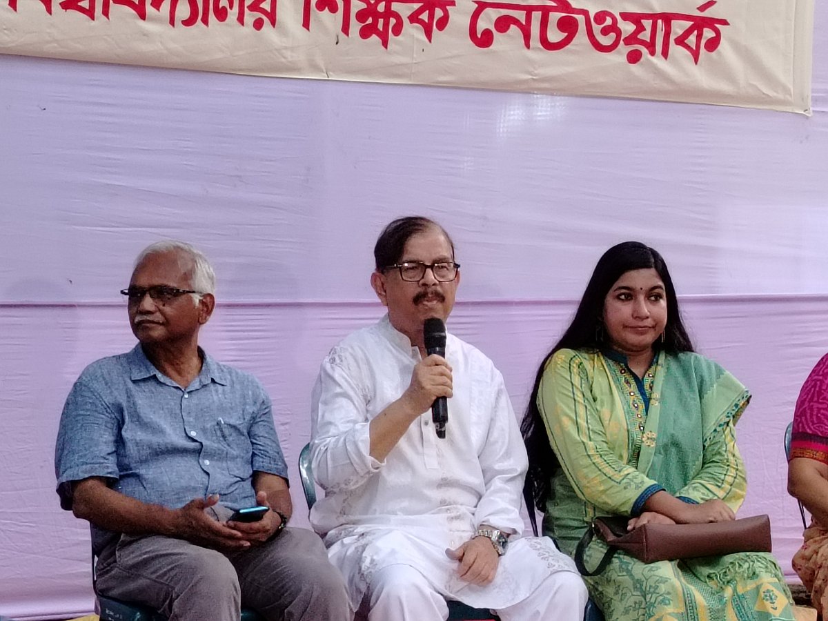 ‘ঐতিহাসিক বটতলায় ডাকসু প্রার্থীদের ভাবনা: ঢাকা বিশ্ববিদ্যালয়ের গণতান্ত্রিক আন্দোলন ও মুক্তির লড়াই’ শীর্ষক আলোচনা সভায় বক্তারা