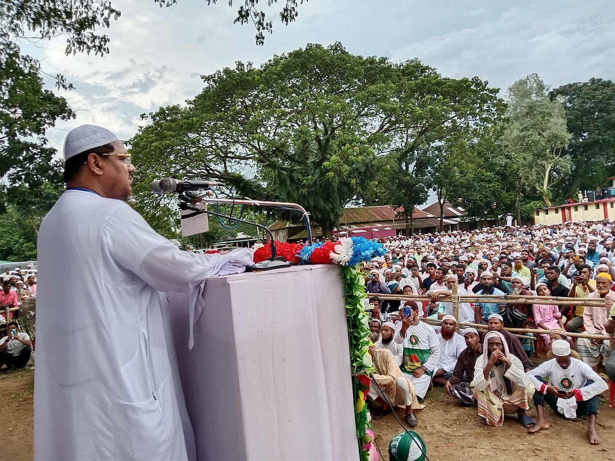 ময়মনসিংহের ধোবাউড়ায় গণসমাবেশে বক্তব্য দেন ইসলামী আন্দোলন বাংলাদেশের আমির (চরমোনাই পীর) সৈয়দ মুহাম্মাদ রেজাউল করীম। সোমবার বিকেলে মুন্সিরহাট হাই স্কুলমাঠে