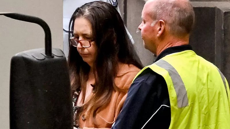 মেলবোর্নের আদালতকক্ষ ছাড়ছেন এরিন প্যাটারসন