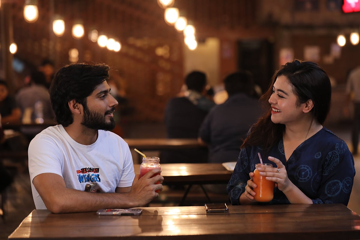 সম্পর্ক গড়ে ওঠার পেছনে আসল টানটা কিসে—ভদ্রতা ও মাধুর্যে, নাকি আত্মবিশ্বাস ও প্রাণবন্ততায়?