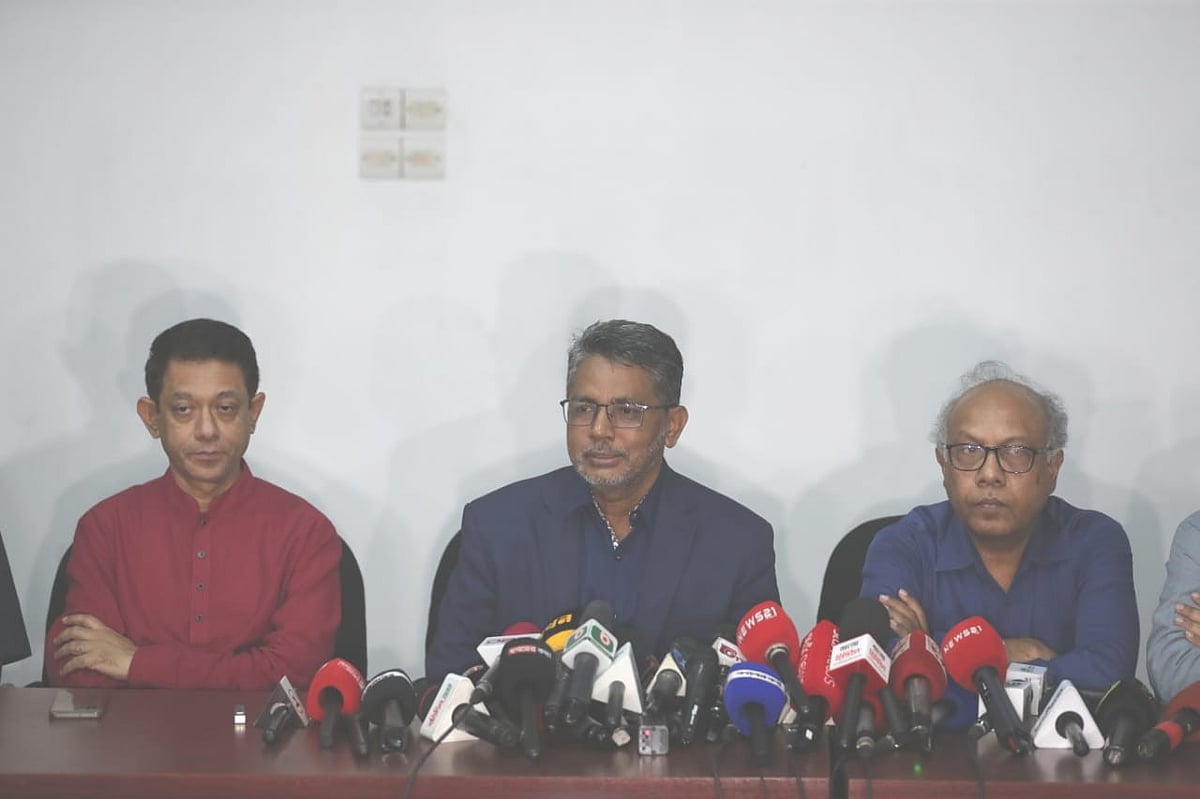 সংবাদ সম্মেলনে বক্তব্য দেন ডাকসু নির্বাচনের প্রধান রিটার্নিং কর্মকর্তা অধ্যাপক মোহাম্মদ জসীম উদ্দিন। ঢাকা, ০৮ সেপ্টেম্বর