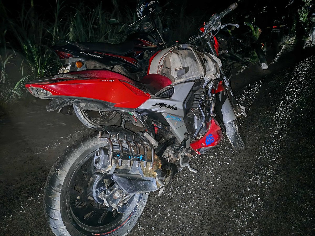 দুর্ঘটনাকবলিত মোটরসাইকেল