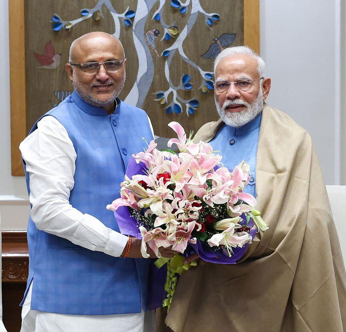 ভারতের প্রধানমন্ত্রী নরেন্দ্র মোদির সঙ্গে দেশটির উপরাষ্ট্রপতি নির্বাচনে বিজেপির প্রার্থী সি পি রাধাকৃষ্ণন