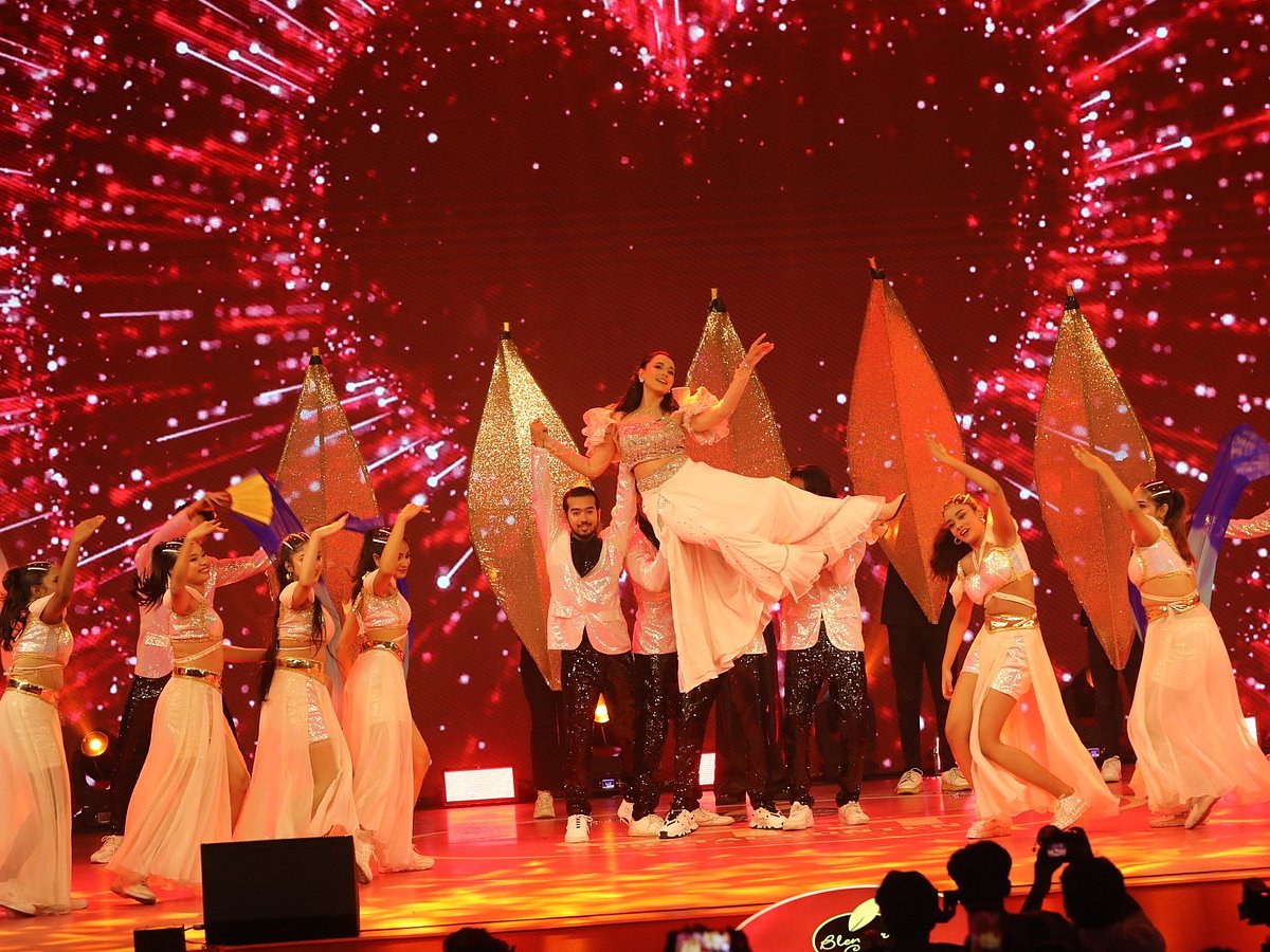 নাচ পরিবেশন করছেন সাবিলা নূর