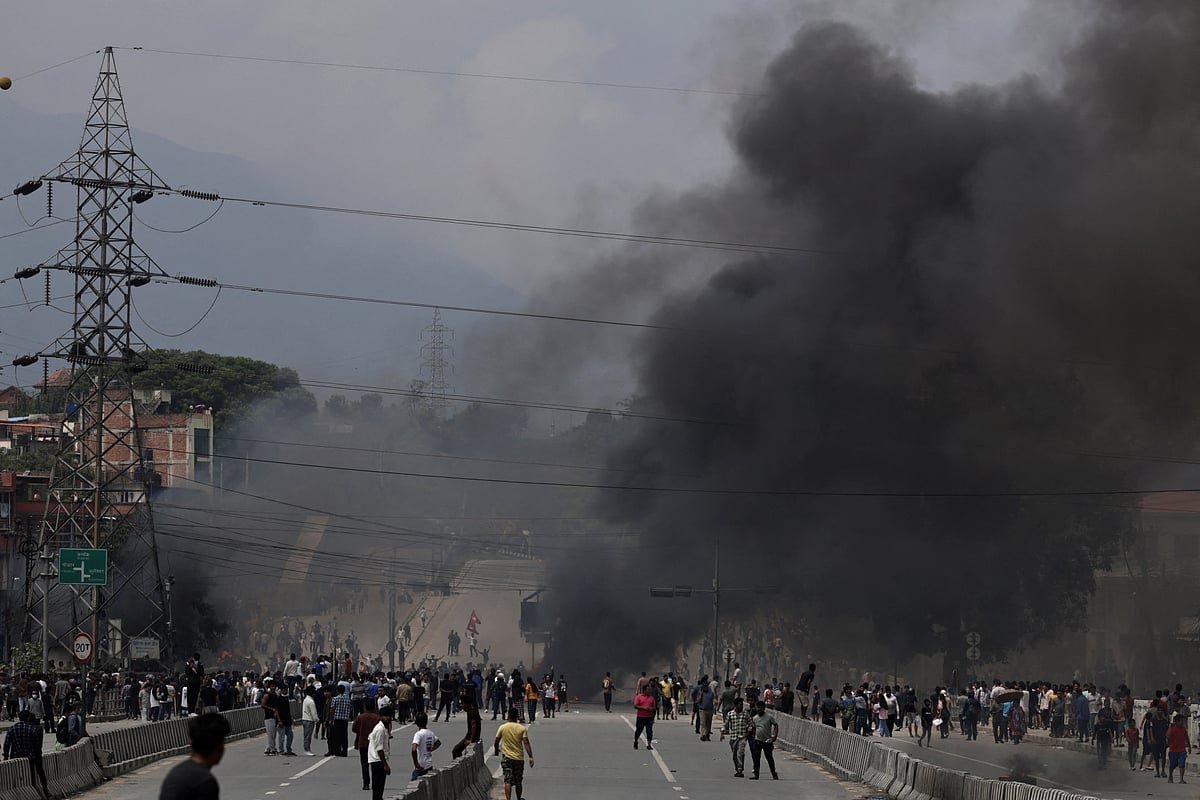 মঙ্গলবার সকাল থেকে কাঠমান্ডুতে আবার জড়ো হয়েছেন বিক্ষোভকারীরা