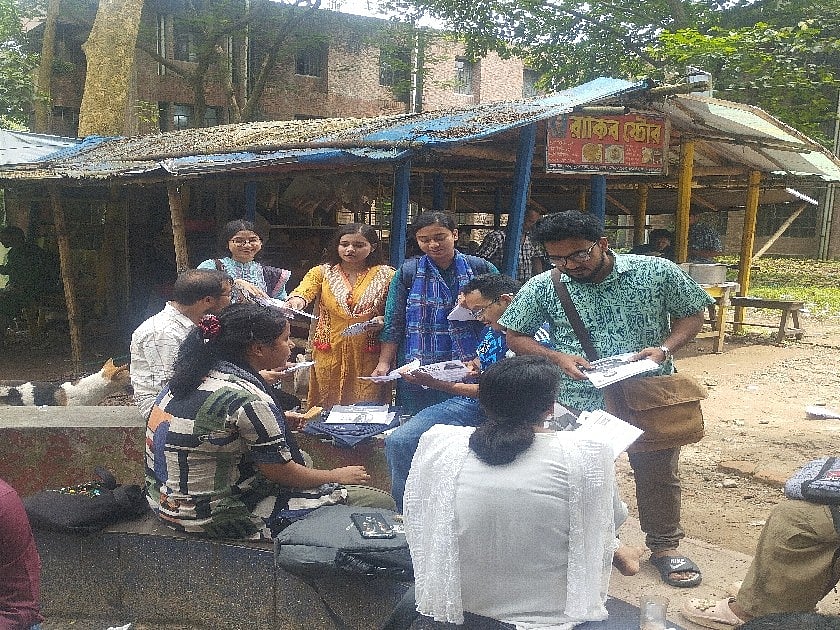 জাহাঙ্গীরনগর বিশ্ববিদ্যালয়ে আজ সকাল থেকেই জাকসু নির্বাচনের বিভিন্ন প্যানেল ও স্বতন্ত্র প্রার্থীদের প্রচারণায় ব্যস্ত দেখা গেছে। আজ বেলা ১২টার দিকে মুরাদ চত্ত্বরে