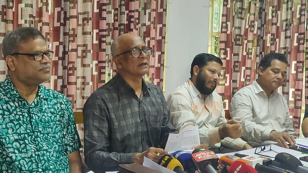 গণমাধ্যমকর্মীদের সঙ্গে মতবিনিময় সভায় বক্তব্য দেন চাকসুর প্রধান নির্বাচন কমিশনার অধ্যাপক মনির উদ্দিন। আজ দুপুর সাড়ে ১২টায়