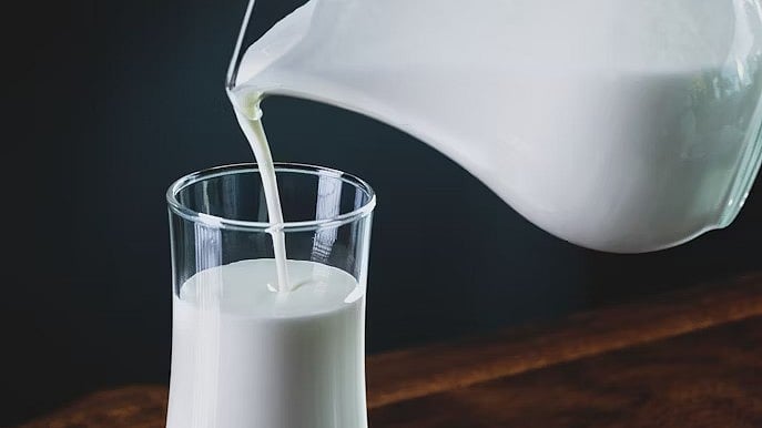 দুধকে অল্প সময়ের জন্য উচ্চ তাপমাত্রায় গরম করে আবার ঠান্ডা করা হলে তা হয় পাস্তুরিত