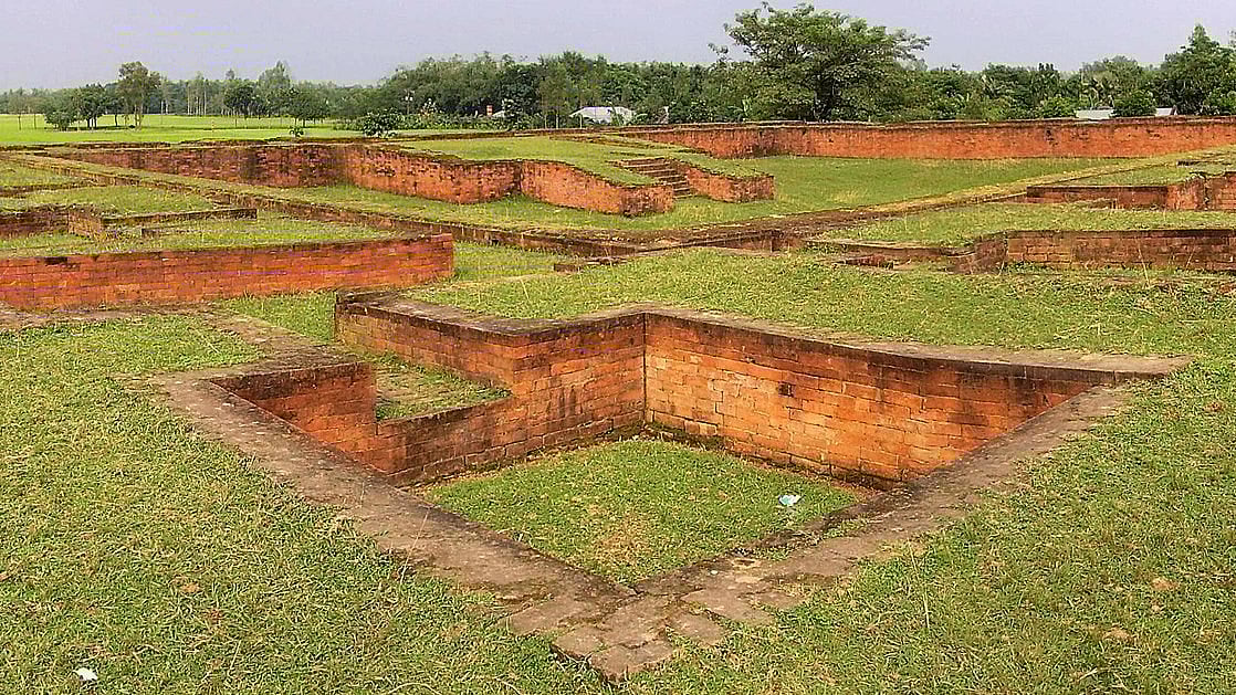 প্রাচীন পুণ্ড্রনগরের ধ্বংসাবশেষ