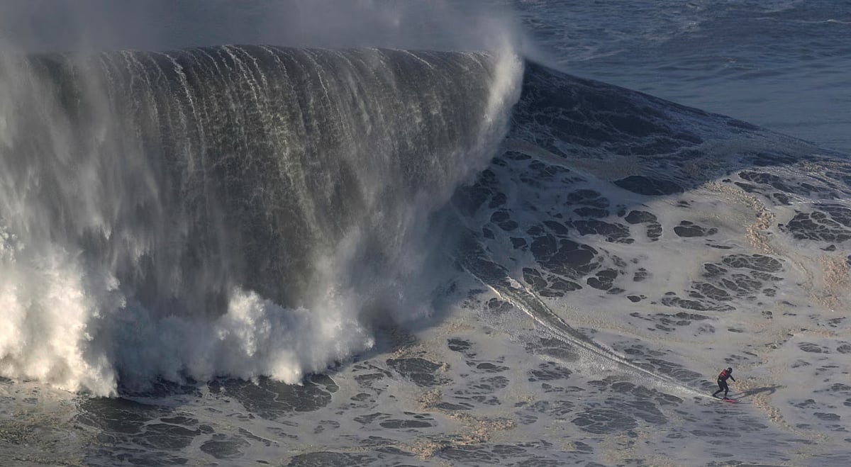 সাগরে রহস্যময় ঢেউ তৈরির কারণ বিজ্ঞানীদের কাছে এখনো অজানা।