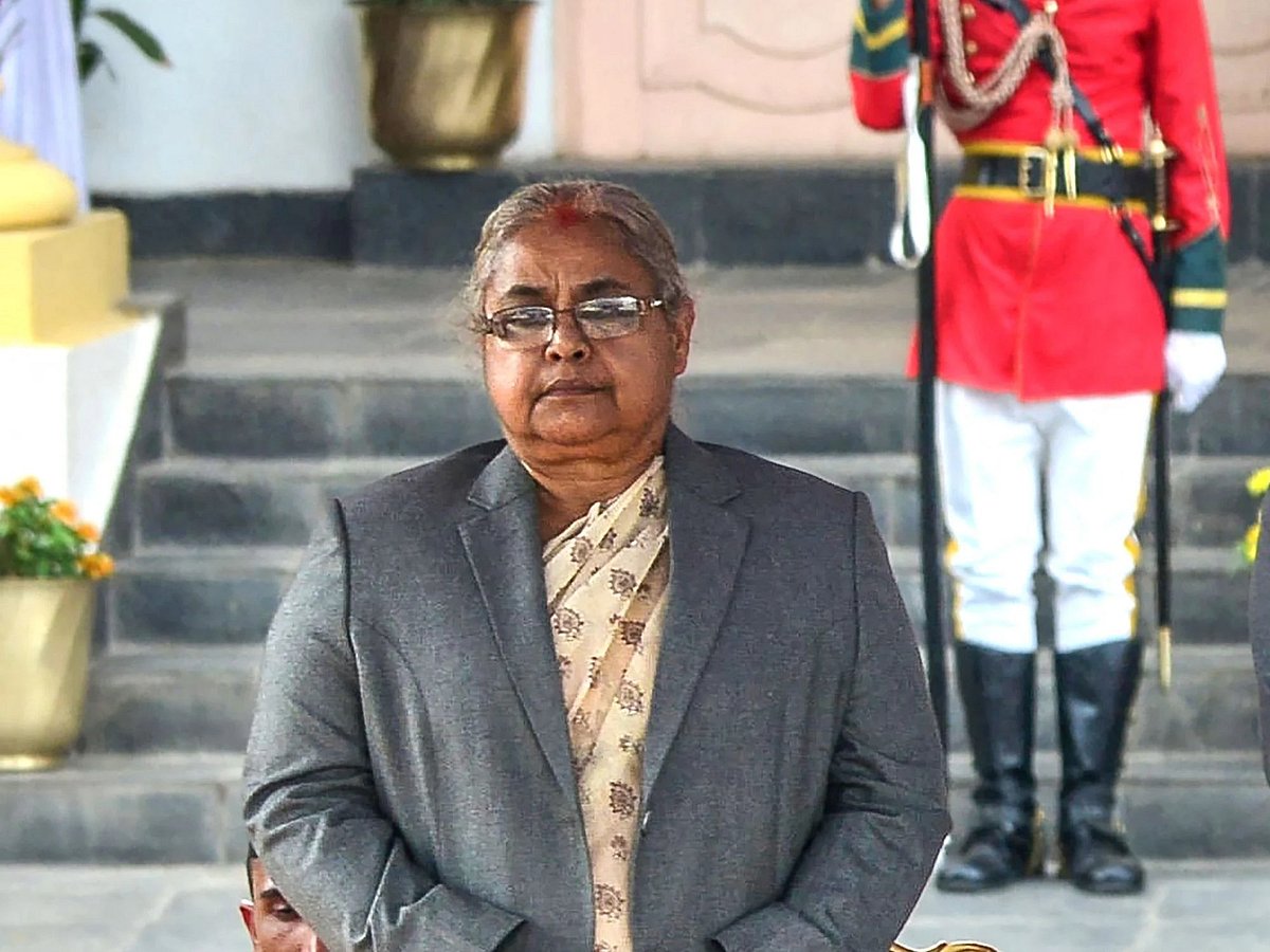 অন্তর্বর্তী সরকারের প্রধান হিসেবে সাবেক প্রধান বিচারপতি সুশীলা কারকির নাম আসছে