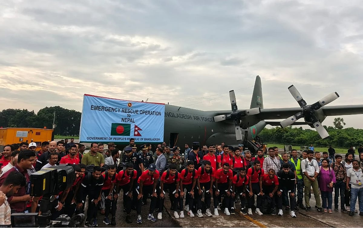 ঢাকায় ফিরেছেন বাংলাদেশ ফুটবল দলের খেলোয়াড়, কোচ ও স্টাফরা