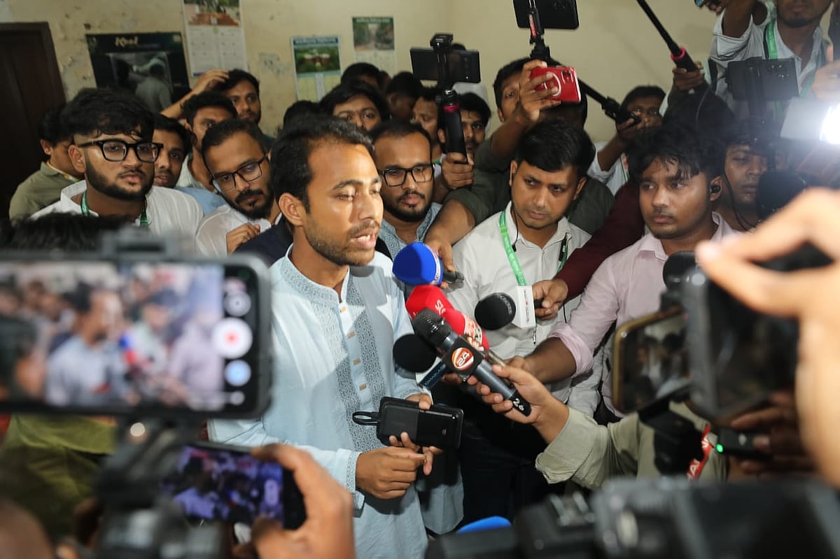 জাহাঙ্গীরনগর বিশ্ববিদ্যালয়ের মওলানা ভাসানী হলের অতিথিকক্ষে আজ বৃহস্পতিবার সংবাদ সম্মেলন করে জাকসু নির্বাচন বর্জনের ঘোষণা দেয় ছাত্রদল