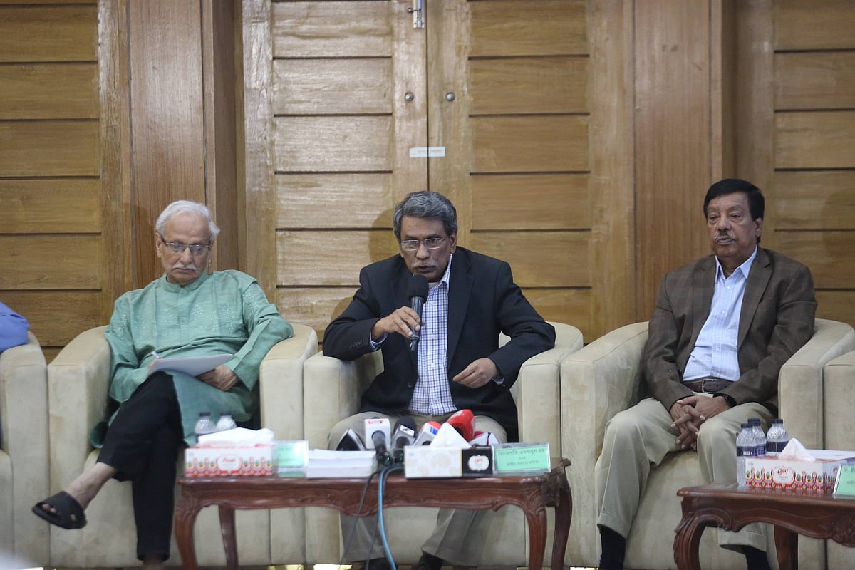 জুলাই সনদ বাস্তবায়নের উপায় নির্ধারণে রাজনৈতিক দলগুলোর সঙ্গে বৈঠক শেষে সাংবাদিকদের ব্রিফ করেন জাতীয় ঐকমত্য কমিশনের সহসভাপতি অধ্যাপক আলী রীয়াজ। আজ বৃহস্পতিবার রাজধানীর ফরেন সার্ভিস একাডেমিতে