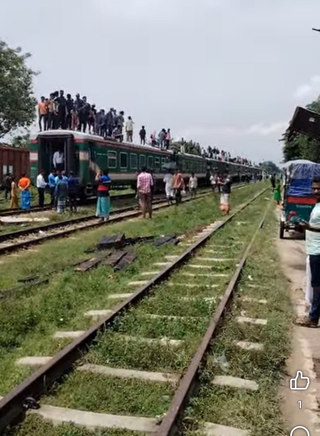 আশুগঞ্জের তালশহর রেলস্টেশন এলাকায় চলন্ত ট্রেনের বগি বিচ্ছিন্ন। আজ বৃহস্পতিবার