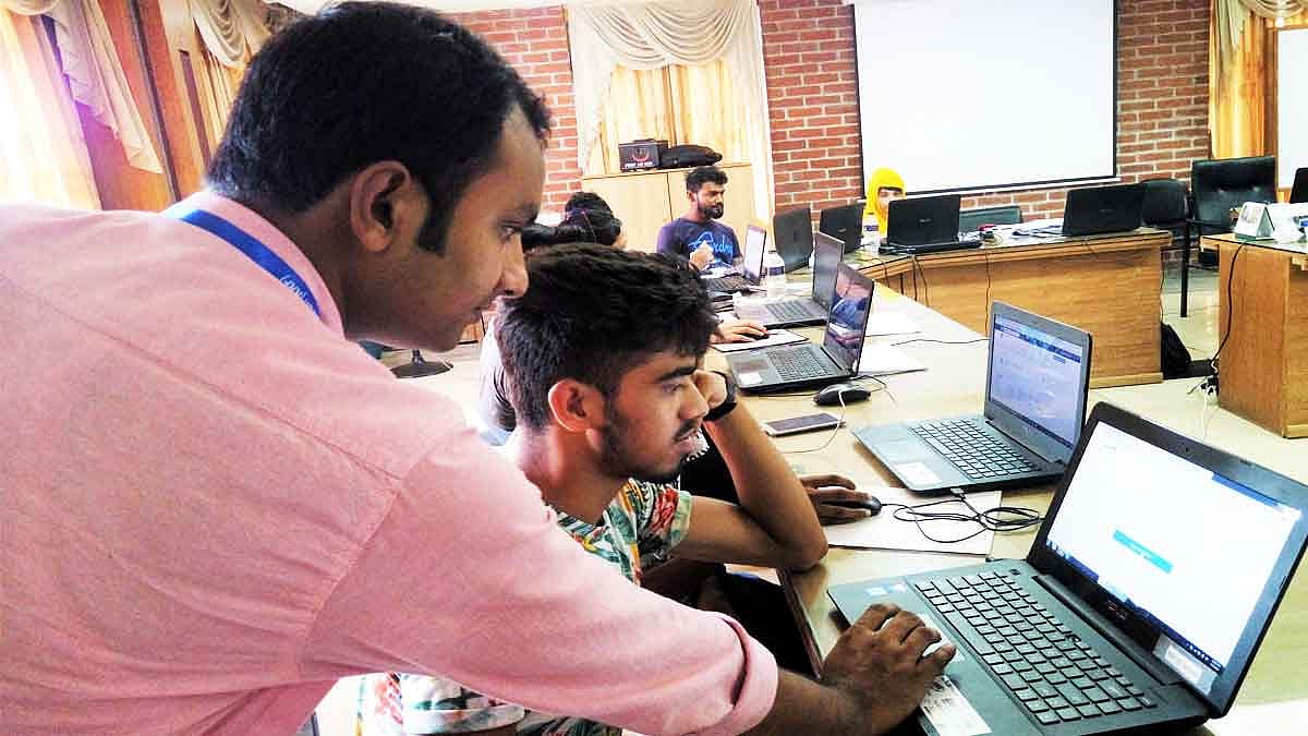 যুব উন্নয়ন অধিদপ্তরের নিজ নিজ জেলার উপপরিচালকের সভাপতিত্বে গঠিত ভর্তি কমিটি প্রশিক্ষণার্থীদের লিখিত ও মৌখিক পরীক্ষার মাধ্যমে প্রশিক্ষণার্থী বাছাই ভর্তি করা হবে