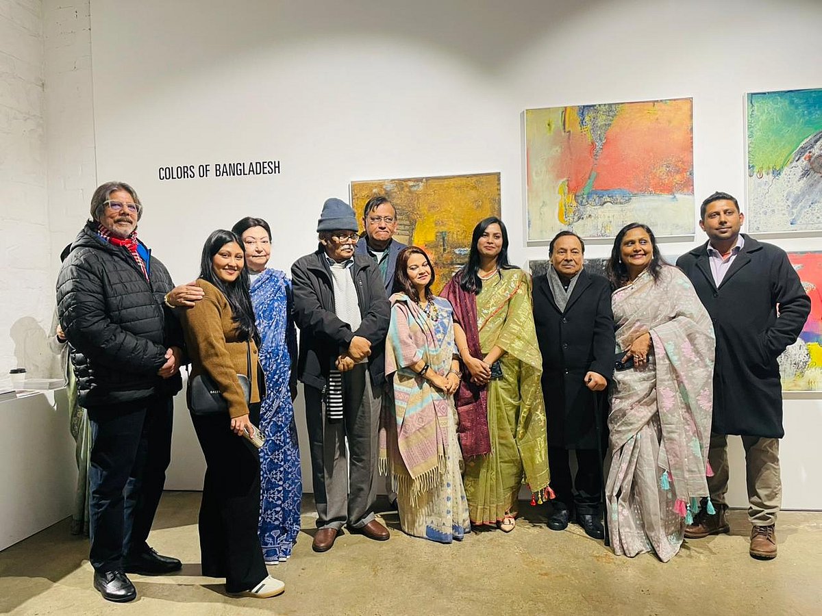 ১০ সেপ্টেম্বর মেলবোর্নে ‘কালারস অফ বাংলাদেশ’ প্রদর্শনীর উদ্বোধন করেন রফিকুন নবী। উপস্থিত ছিলেন প্রদর্শনীতে অংশ নেওয়া শিল্পীরাও