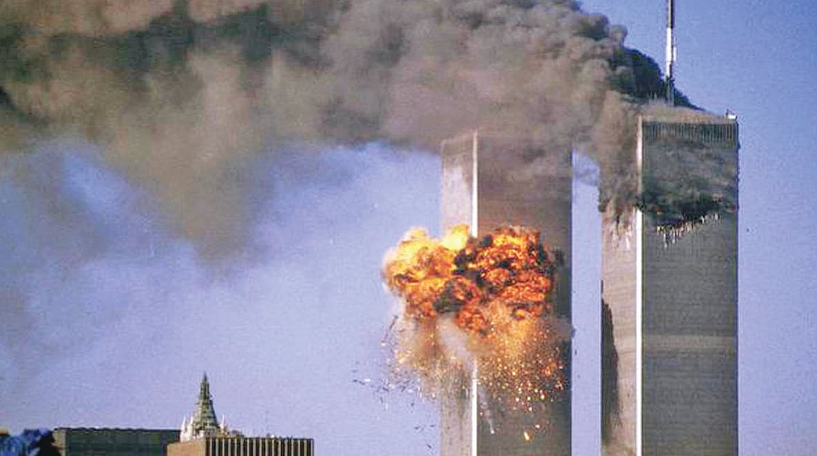 নিউইয়র্কের ম্যানহাটানে টুইন টাওয়ারে সন্ত্রাসী হামলা চালানো হয়