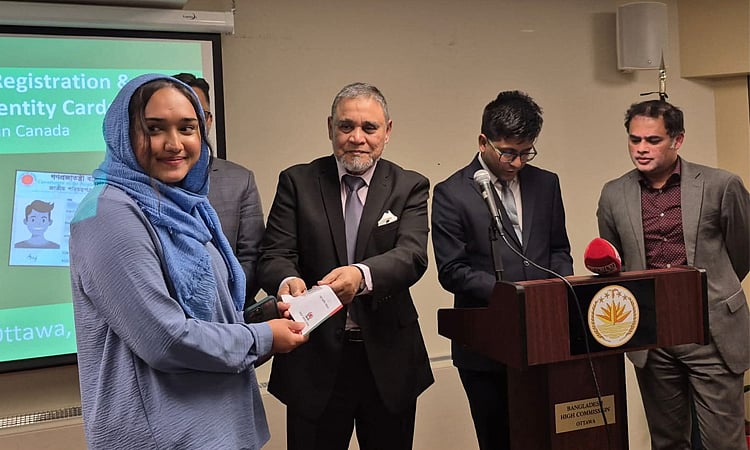 প্রধান নির্বাচন কমিশনার (সিইসি) এ এম এম নাসির উদ্দিন বৃহস্পতিবার অটোয়ায় বাংলাদেশ হাইকমিশনে আয়োজিত অনুষ্ঠানে প্রবাসী বাংলাদেশিদের ভোটার নিবন্ধন ও স্মার্ট জাতীয় পরিচয়পত্র (এনআইডি) সেবার উদ্বোধন করেন