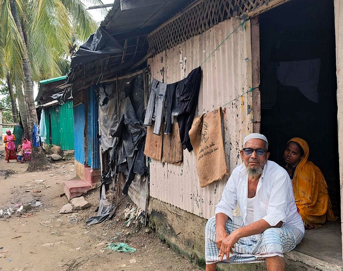 জীর্ণ হয়ে পড়েছে সেন্ট মার্টিনে দেশের প্রথম আশ্রয়ণ প্রকল্পের ঘর। কষ্টে দিন কাটে বাসিন্দাদের