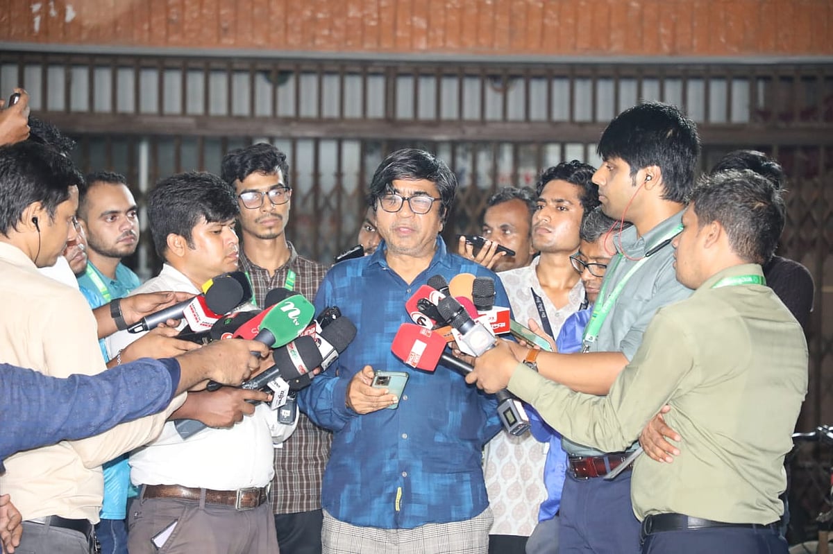 জাকসু নির্বাচন কমিশন থেকে পদত্যাগের ঘোষণা দিয়েছেন কমিশন সদস্য অধ্যাপক মাফরুহী সাত্তার