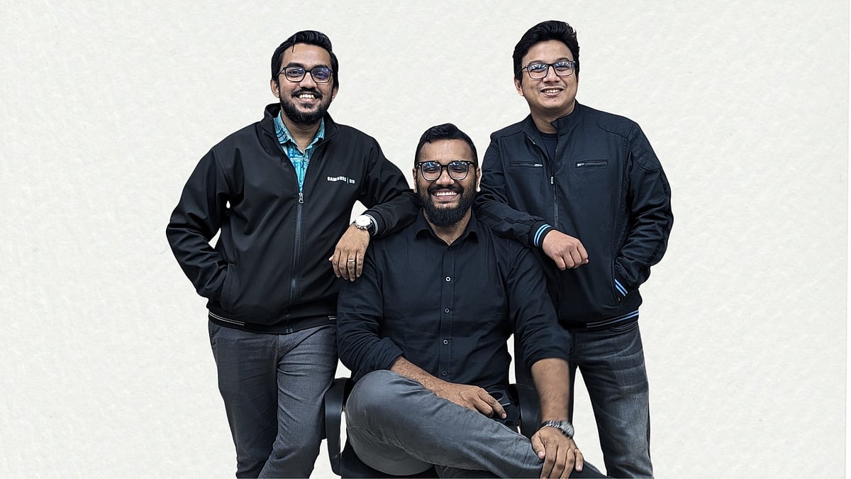 ডিজিটাল কৃষি তথ্য ও পরামর্শ সেবাদাতা স্টার্টআপ প্রতিষ্ঠান অঙ্কুরের (বাম থেকে) প্রধান নির্বাহী কর্মকর্তা (সিইও) মাশরুর এইচ সুহৃদ, প্রধান যোগাযোগ কর্মকর্তা মোহাম্মদ সাইফুল্লাহ ও প্রধান প্রযুক্তি কর্মকর্তা ইমতিয়াজ হোসেন