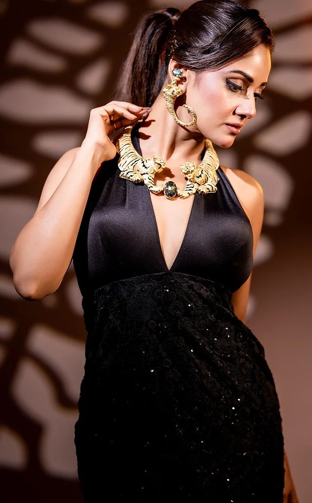 Yalangoch Sofiya Xilkova Onlayn porno: yumshoq minut