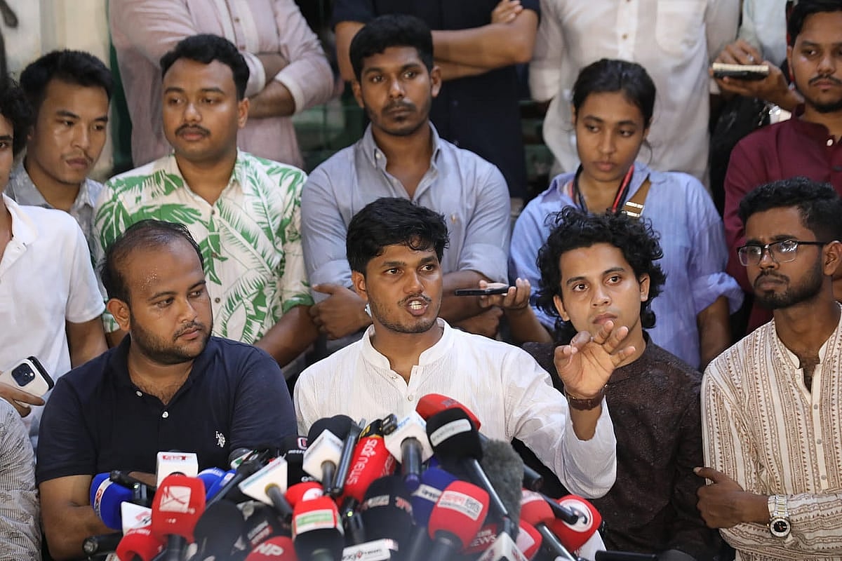 ডাকসু নির্বাচনে ছাত্রদলের প্যানেলের সংবাদ সম্মেলন। গত মঙ্গলবার বিকেলে মধুর ক্যানটিনে