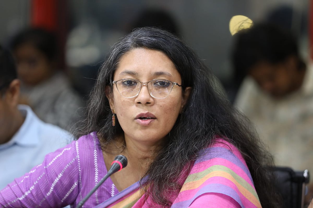 ‘নির্বাচনের জন্য রাজনৈতিক সমঝোতার পথ’ শীর্ষক গোলটেবিল বৈঠকে সামিনা লুৎফা। শনিবার রাজধানীর কারওয়ান বাজারে প্রথম আলোর কার্যালয়ে