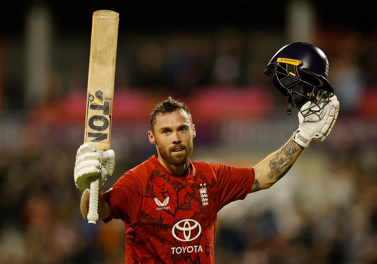 ৬০ বলে ১৪১ রানের অপরাজিত ইনিংস খেলেছেন ফিল সল্ট