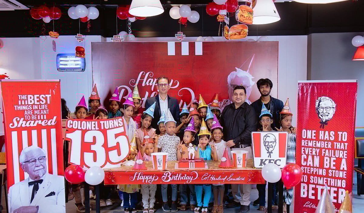 সুস্বাদু খাবার আর শিশুদের জন্য জমকালো আয়োজনের মাধ্যমে কেএফসির প্রতিষ্ঠাতা কর্নেল হারল্যান্ড স্যান্ডার্সের জন্মদিন উদ্‌যাপন করা হয়। গুলশান, ঢাকা, ৯ সেপ্টেম্বর
