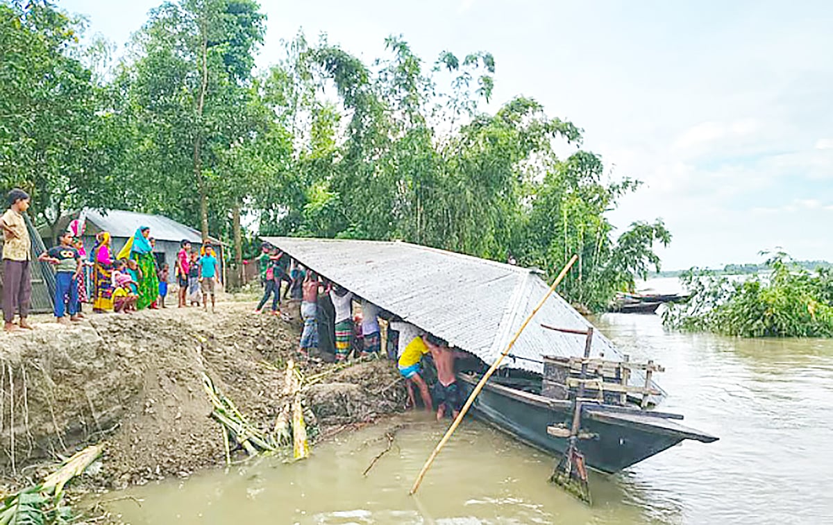 নদীভাঙনে শুধু ঘর ভাঙে না; পরিবার ভাঙে, সমাজ ভাঙে