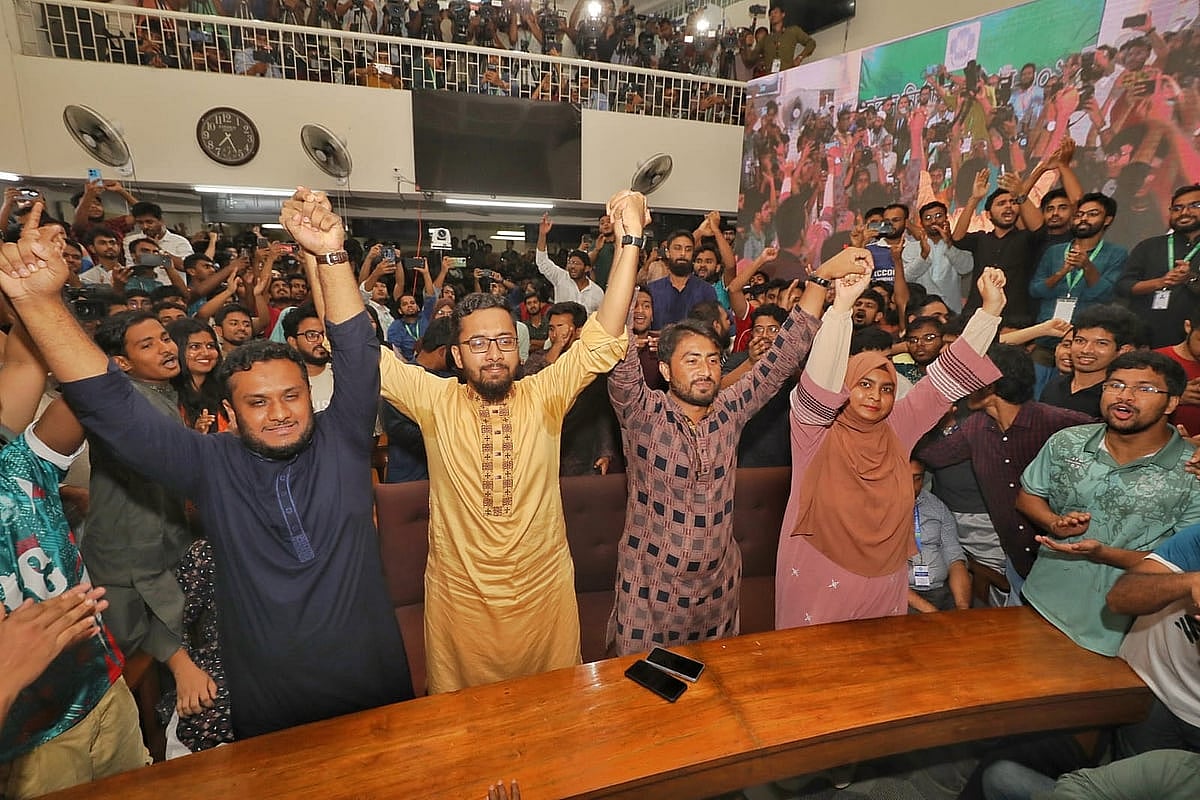 জাকসু নির্বাচনের ফল ঘোষণার পর বিজয়ীদের উচ্ছ্বাস। জাহাঙ্গীরনগর বিশ্ববিদ্যালয়, ১৩ সেপ্টেম্বর
