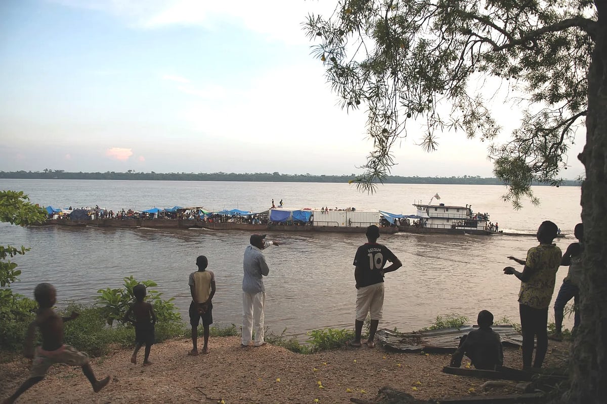 কঙ্গোর বিশাল চিরহরিৎ বনসংলগ্ন অঞ্চলগুলোতে যাতায়াতের ক্ষেত্রে নদীপথই মূল ভরসা