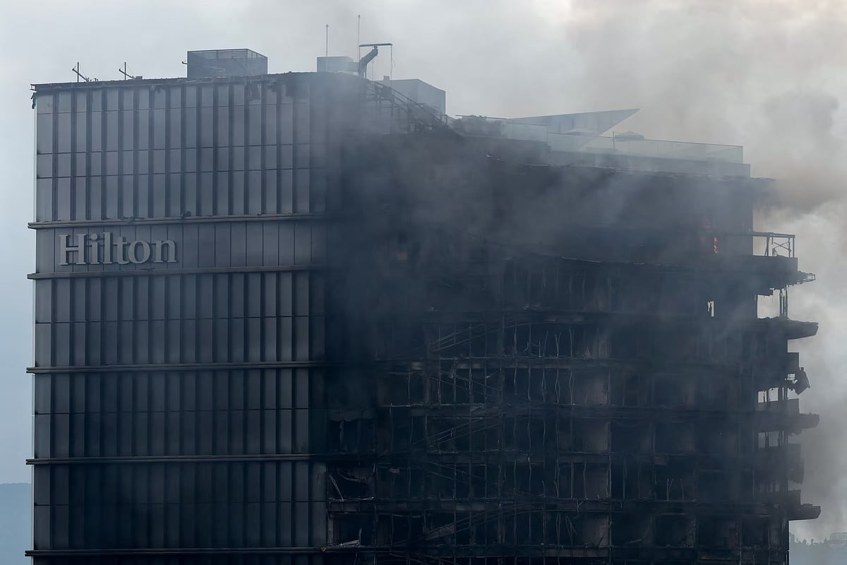 নেপালে বিক্ষোভের সময় কাঠমান্ডুতে বিলাসবহুল হিলটন হোটেল পুড়িয়ে দেওয়া হয়