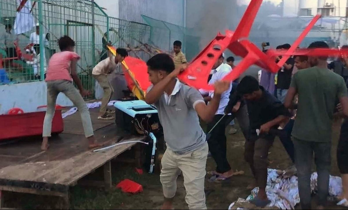 গত শুক্রবার কক্সবাজার শহরের বীরশ্রেষ্ঠ মো. রুহুল আমিন স্টেডিয়ামে হামলা ভাঙচুর ও অগ্নিসংযোগ করা হয়