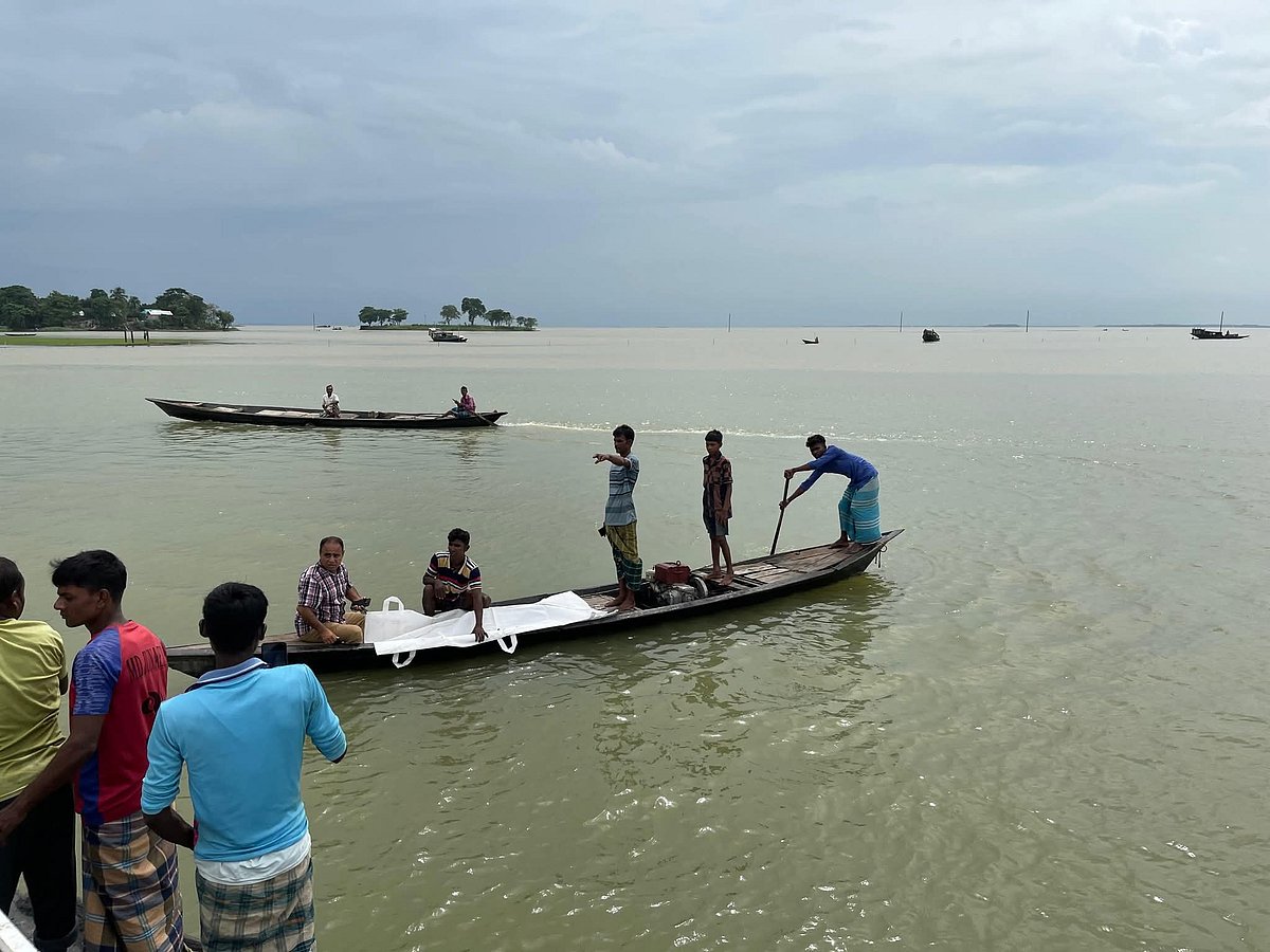 গতকাল ও আজ সকালে তিনজনের লাশ উদ্ধার করা হয়। অন্যজনের এখনো সন্ধান মেলেনি
