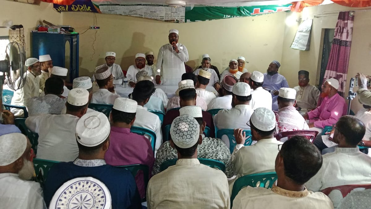 কয়রা উপজেলা জামায়াত কার্যালয়ে ইউপি নির্বাচনে প্রার্থী ঘোষণা করেন দলের নেতারা। ৬ সেপ্টেম্বর তোলা