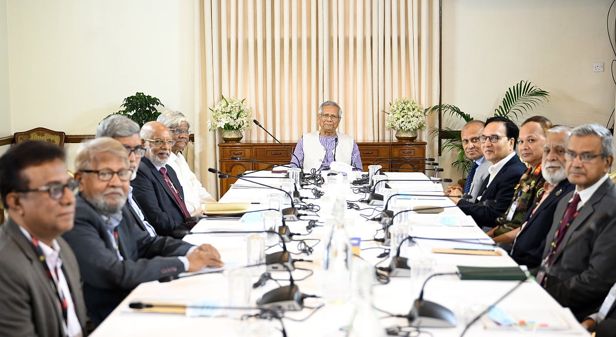 জাতীয় বেতন কমিশনের প্রতিনিধিদলের সঙ্গে বৈঠক করেন প্রধান উপদেষ্টা অধ্যাপক মুহাম্মদ ইউনূস। আজ রোববার বিকেলে রাষ্ট্রীয় অতিথি ভবন যমুনায়