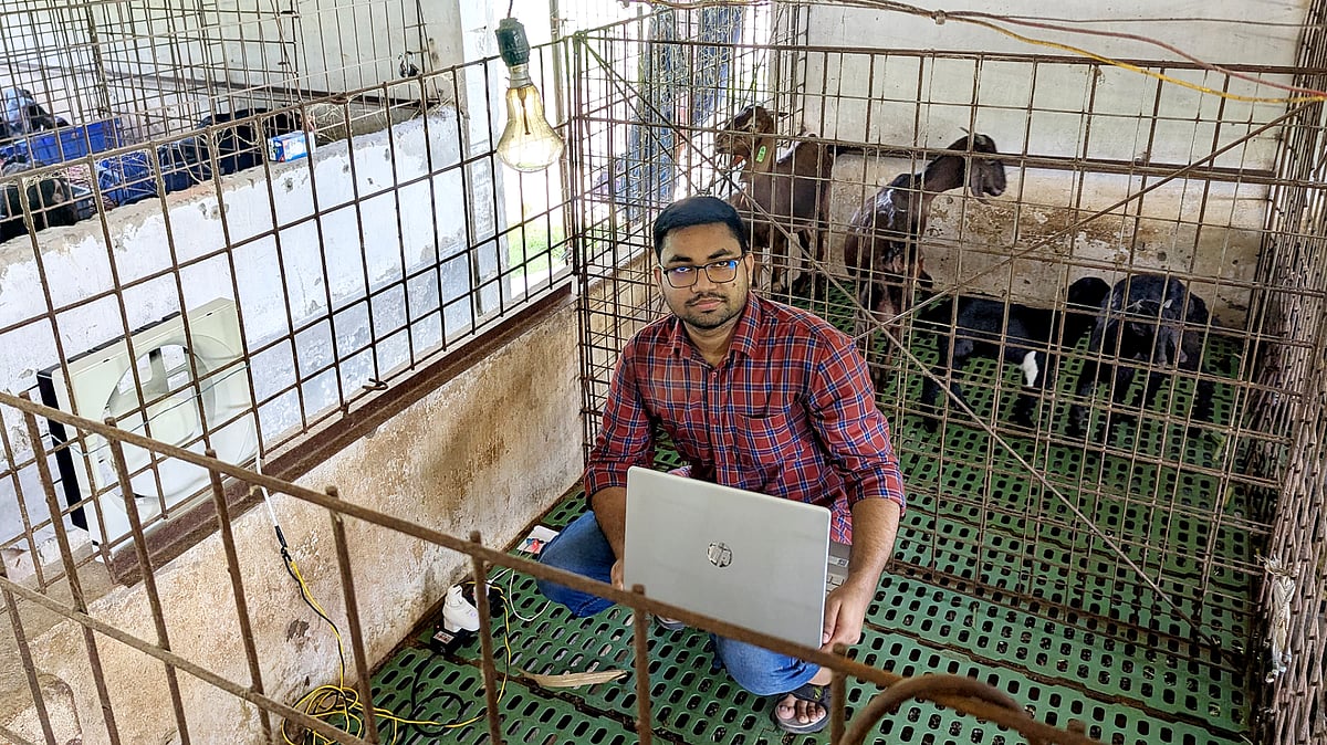 বাংলাদেশ কৃষি বিশ্ববিদ্যালয়ের পশুবিজ্ঞান বিভাগের স্নাতকোত্তর শিক্ষার্থী আল মোমেন