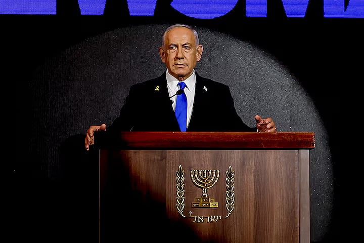 জেরুজালেমে নিউজম্যাক্স আয়োজিত যুক্তরাষ্ট্রের স্বাধীনতা দিবসের সংবর্ধনায় যোগ দেন ইসরায়েলের প্রধানমন্ত্রী বেনিয়ামিন নেতানিয়াহু। ১৩ আগস্ট ২০২৫