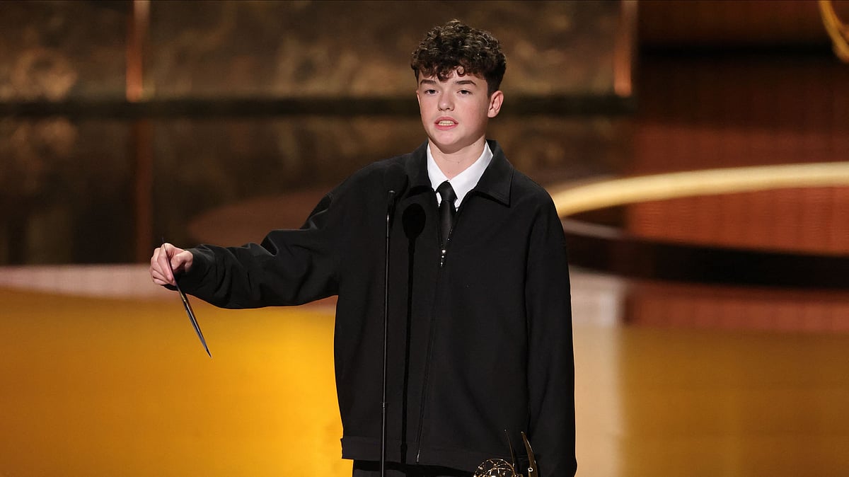 এমির মঞ্চে ওয়েন কুপার। এএফপি